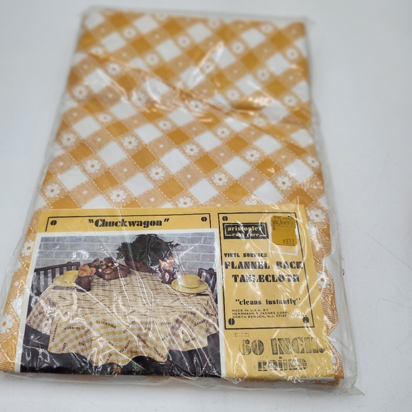 New Sears yellow & white gingham flannel back round table cloth 60" - Picture 1 of 9